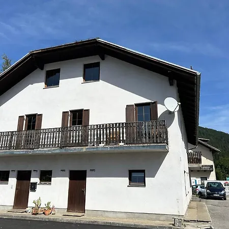 Tina A Petr , Lunz Am Apartamento