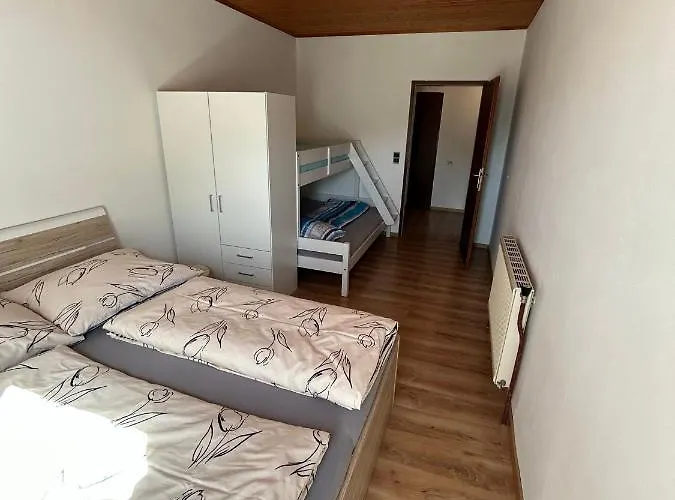 Tina A Petr , Lunz Am Apartamento *