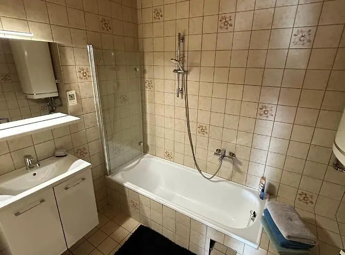 Tina A Petr , Lunz Am Apartamento